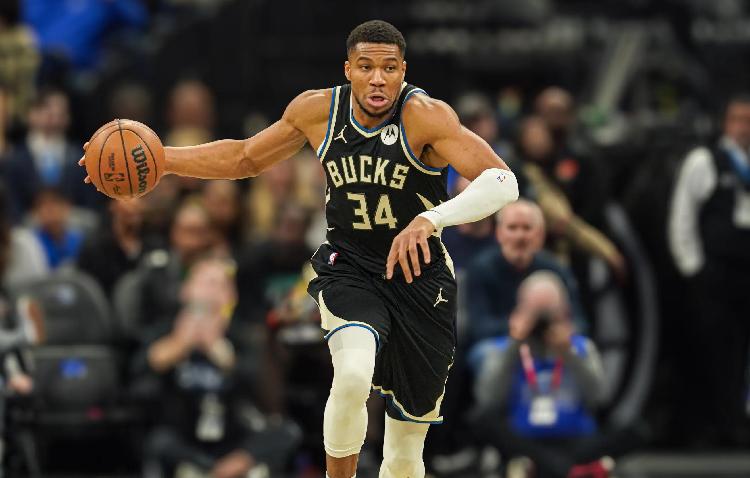 包含今晨NBA常规赛焦点战，密尔沃基雄鹿伤情更新，引发热议，训练强度明显提升的词条爱游戏体育